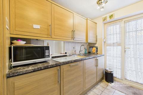 16 Leas Close, Chessington, KT9 2EQ
