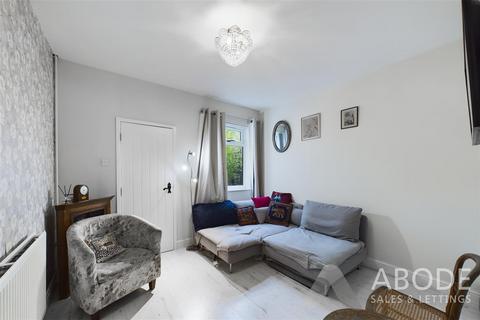 3 bedroom end of terrace house for sale, Dover Road, Burton-On-Trent DE13