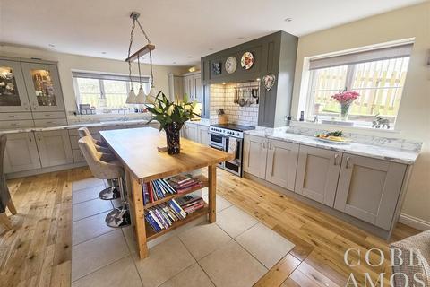 4 bedroom detached house for sale, Dolau, Llandrindod Wells