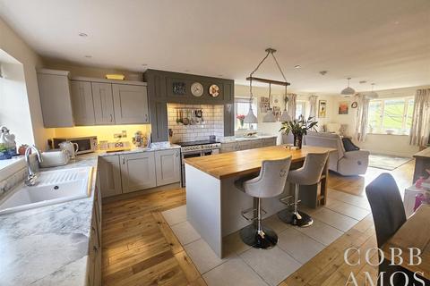 4 bedroom detached house for sale, Dolau, Llandrindod Wells