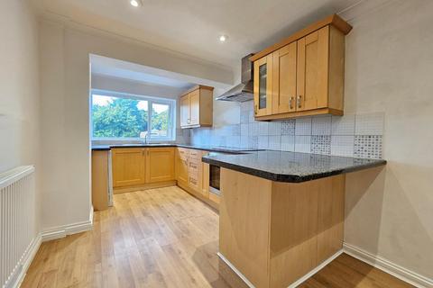 3 bedroom semi-detached house to rent, Glastonbury Avenue, Hale