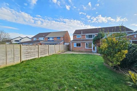 3 bedroom semi-detached house to rent, Glastonbury Avenue, Hale