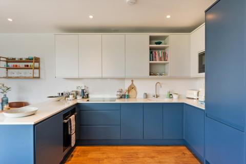 2 bedroom flat to rent, Halcyon Wharf, Wapping High Street, London, E1W