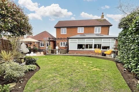 4 bedroom detached house for sale, Kensington Drive, Willaston, CW5