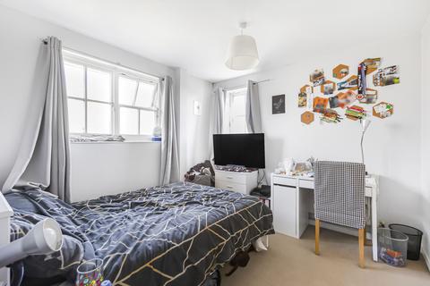 2 bedroom flat for sale, Knightsfield, Welwyn Garden City, Hertfordshire, AL8