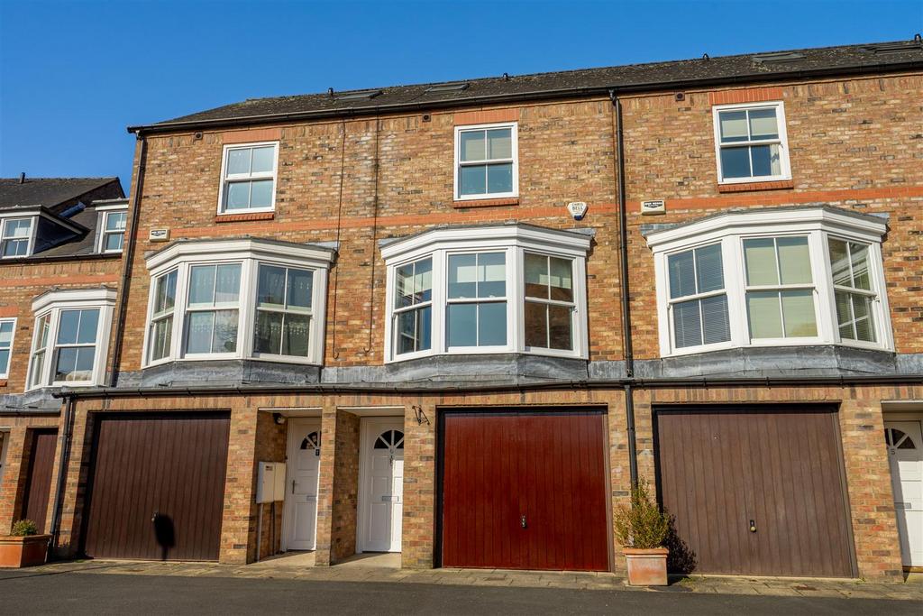 Dewsbury Court, York, YO1 6LH