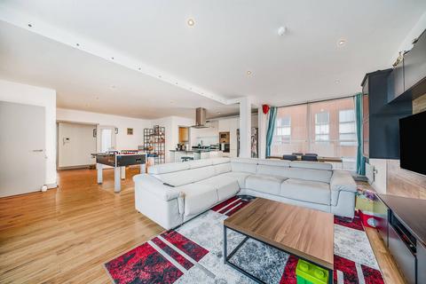 2 bedroom penthouse for sale, Corona Building, Canary Wharf, London, E14