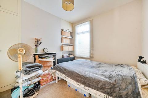 4 Petersfield Road, London, W3 8NY