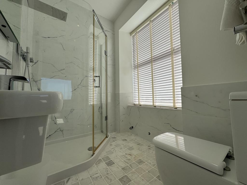 En-Suite 1