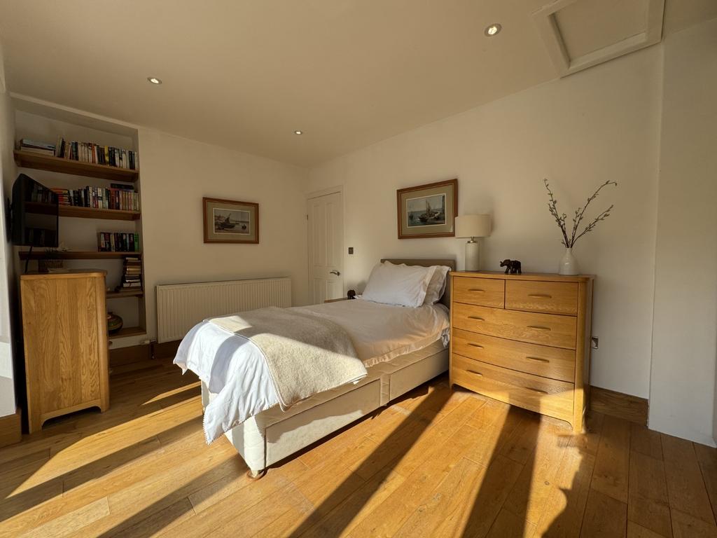Front Bedroom 4