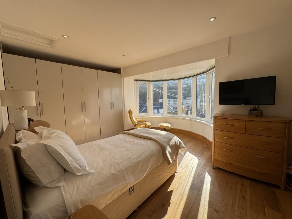 Front Bedroom 4