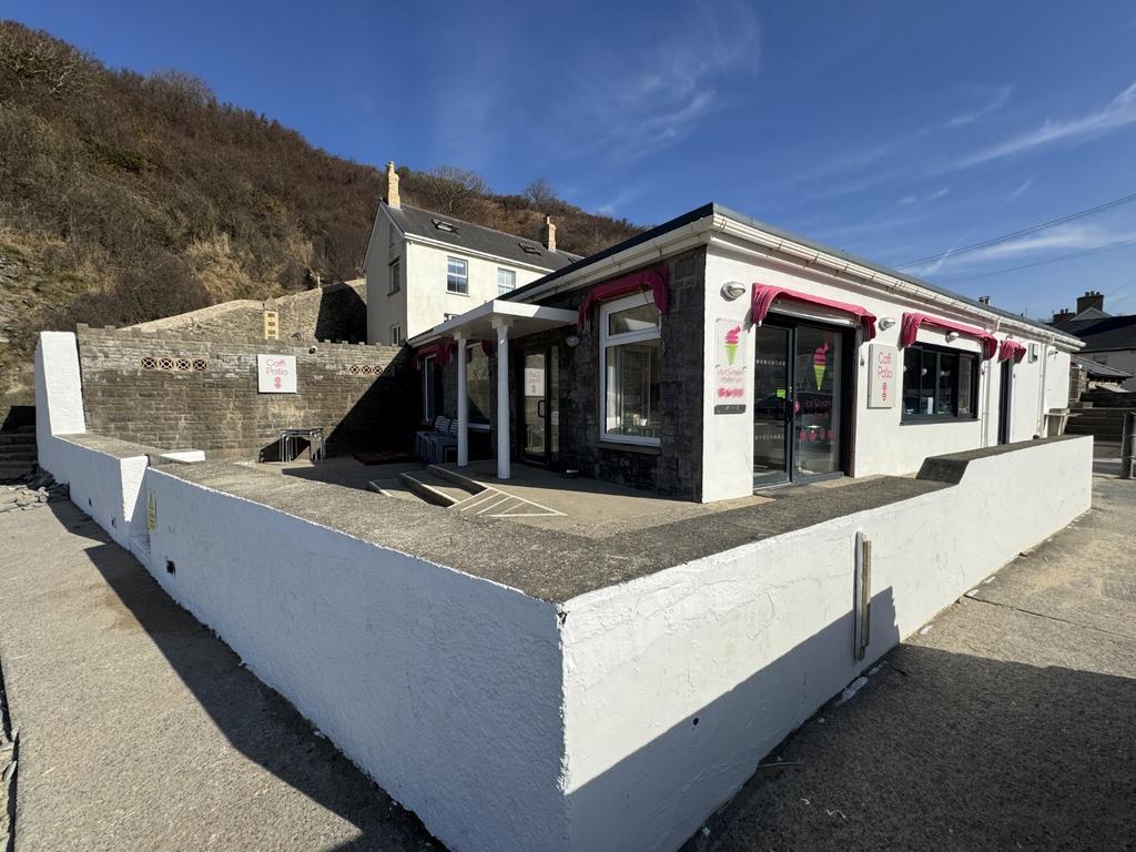 Caffi patio 1
