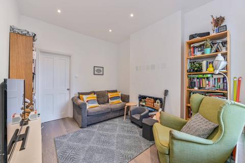 2 bedroom flat to rent, Harewood Road, Colliers Wood, London, SW19