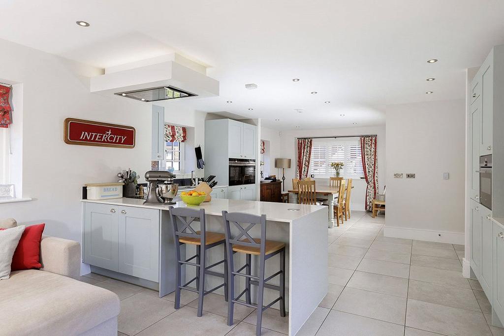 Family/Kitchen