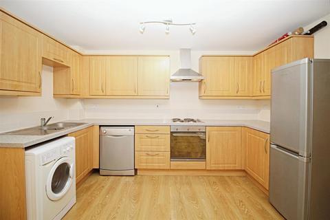 2 bedroom flat to rent, Sharps Court, Hitchin SG4