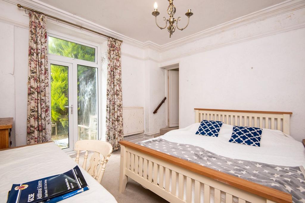 Bedroom - Ground floor