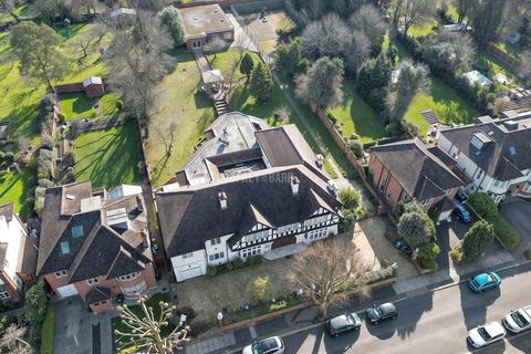 undefined, Finchley N3