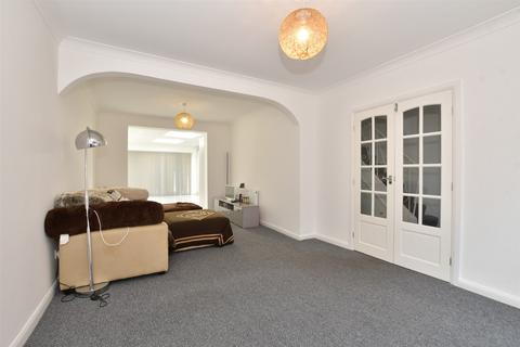 3 bedroom terraced house for sale, Wray Avenue, Ilford, Essex