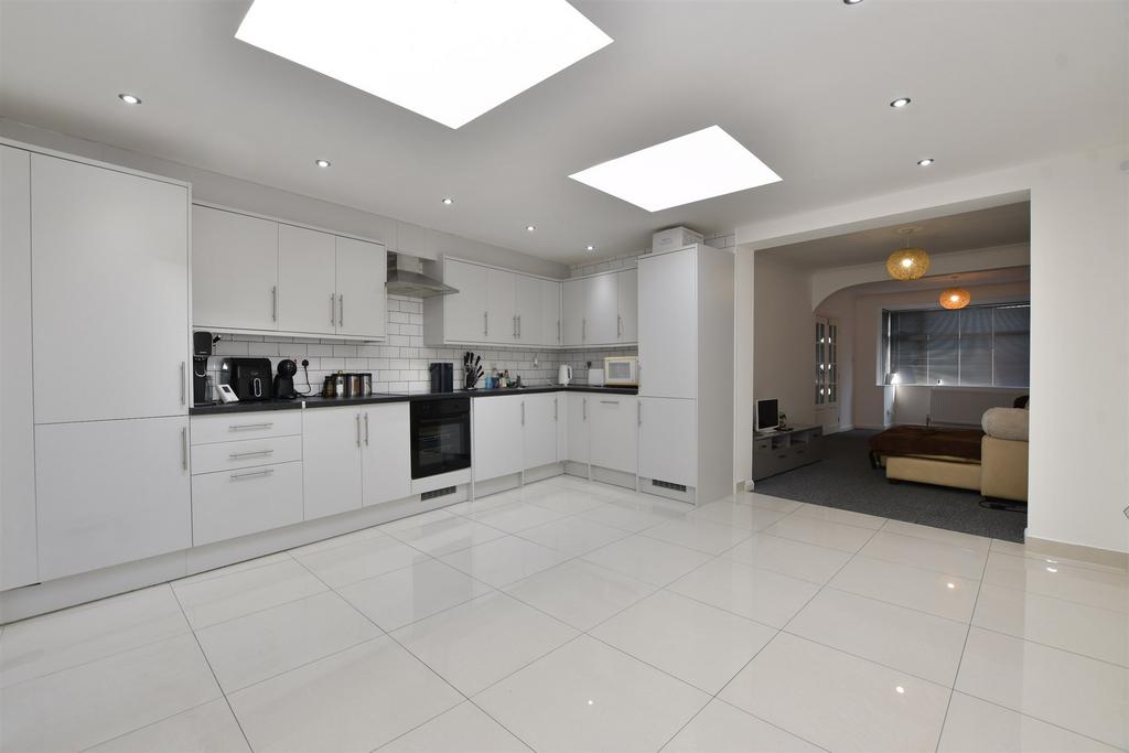 Kitchen/Dining Area