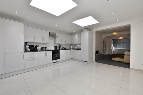 3 bedroom terraced house for sale, Wray Avenue, Ilford, Essex
