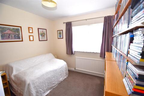 22 Cambridge Gardens, Rochford, SS4 3AU
