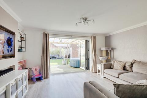 3 bedroom semi-detached house for sale, Quest End, Rayleigh, SS6