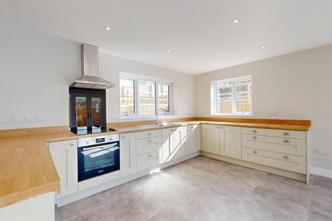 4 bedroom detached house to rent, Hookagate, Shrewsbury