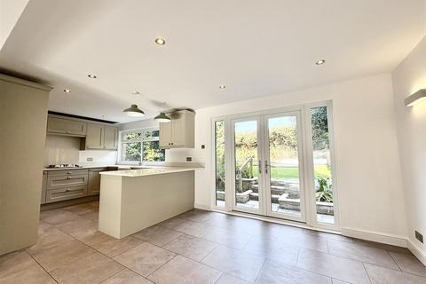 4 bedroom detached house to rent, 2 Beech Close, Pattingham