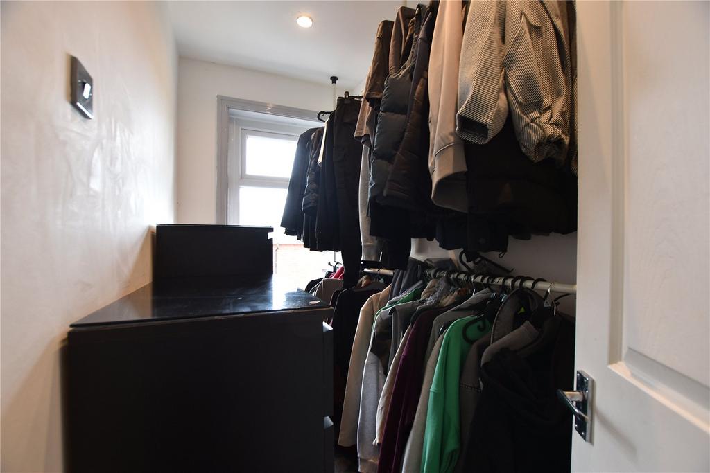 Walk-In-Wardrobe