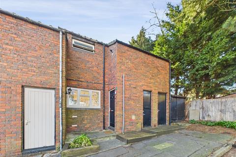 15 Brickett Close, Ruislip, HA4 7YE