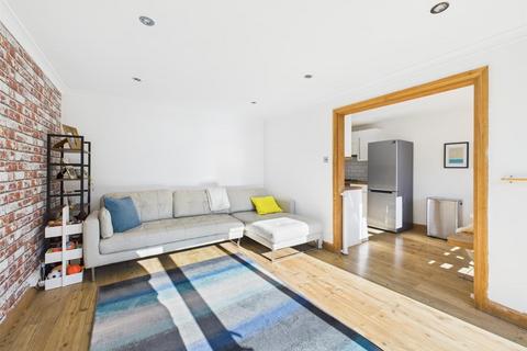 15 Brickett Close, Ruislip, HA4 7YE