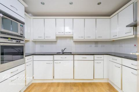 2 bedroom flat to rent, Curlew Street, London