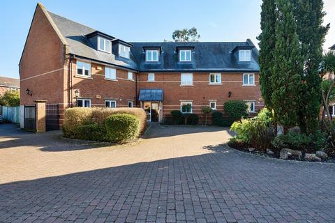 2 bedroom flat for sale, Newton Lane, Romsey, Hampshire, SO51