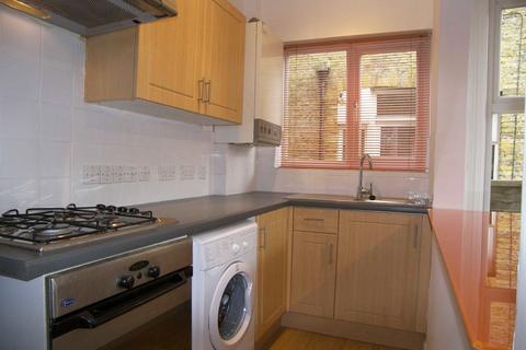 3 bedroom flat to rent, Villiers Road, Kingston Upon Thames KT1