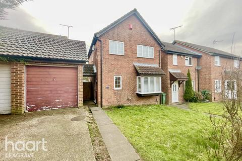 4 bedroom detached house for sale, Fieldfare Green, Luton