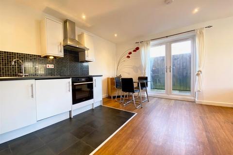 2 bedroom flat to rent, Union Road, Bristol