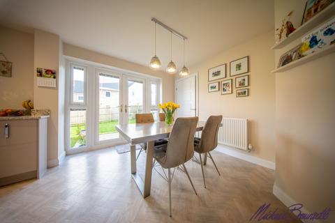 21 Pipit View, Clayton, Bradford, BD14 6FB