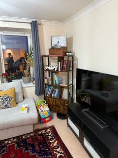 1 bedroom flat to rent, Flat 26 ,Solent Court, London, SW16