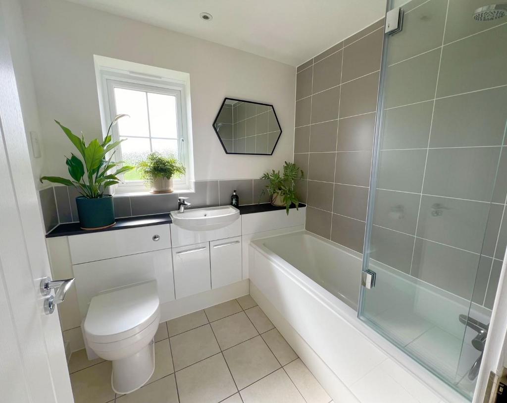 Family Bathroom.jpg