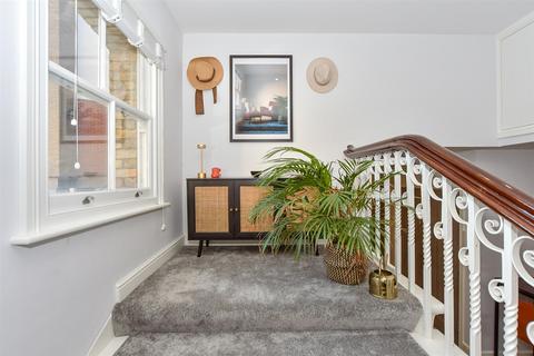 1 bedroom ground floor flat for sale, 106 High Street, Chatham ME4