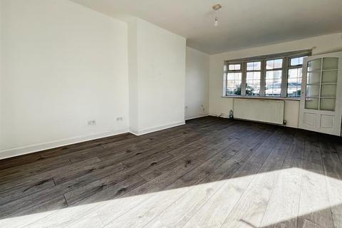 39 Grovelands, Bradford, BD2 4HH