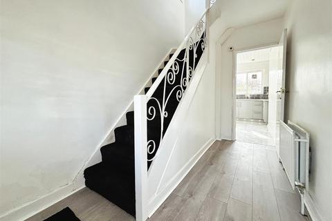 39 Grovelands, Bradford, BD2 4HH