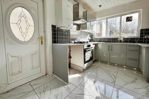 39 Grovelands, Bradford, BD2 4HH