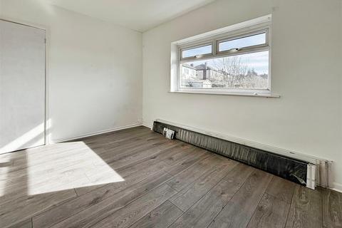 39 Grovelands, Bradford, BD2 4HH