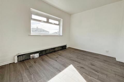 39 Grovelands, Bradford, BD2 4HH