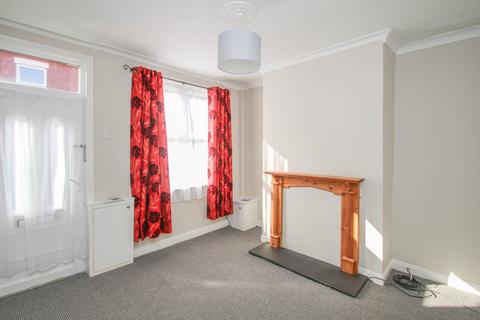 2 bedroom end of terrace house to rent, Oak Grove, Urmston, Manchester, M41