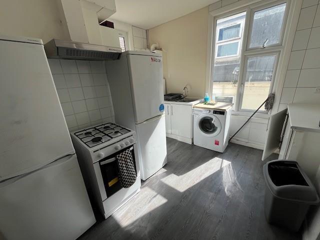 Kitchen 2.jpg