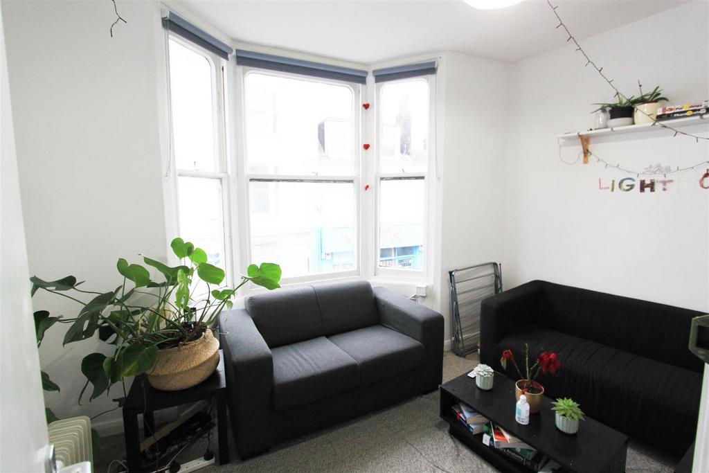 Lounge 2.jpg