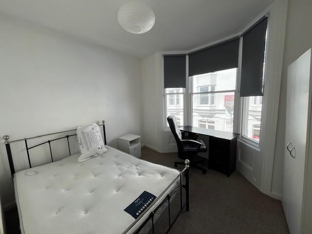 Bedroom 1.jpg