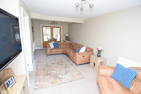 9 Downland Way, Durrington, Salisbury, SP4 8BX